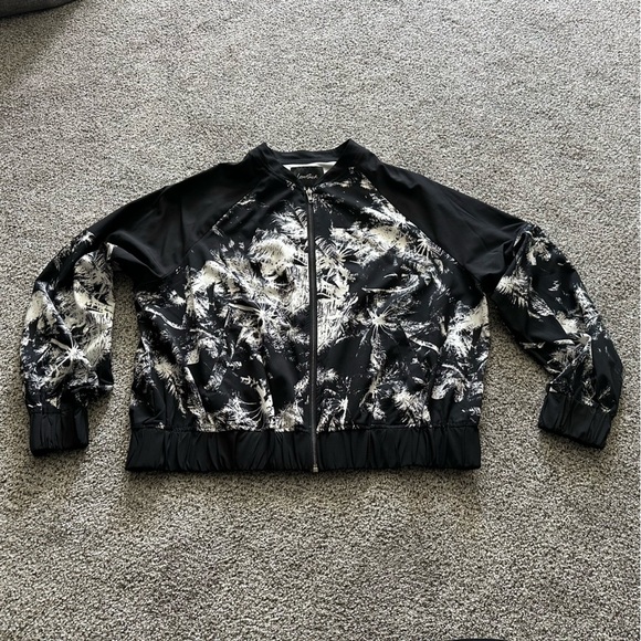 LOVESICK TORRID 0 0X XXL Black White Silky Abstract Palms Bomber Jacket R $89 - Picture 5 of 12